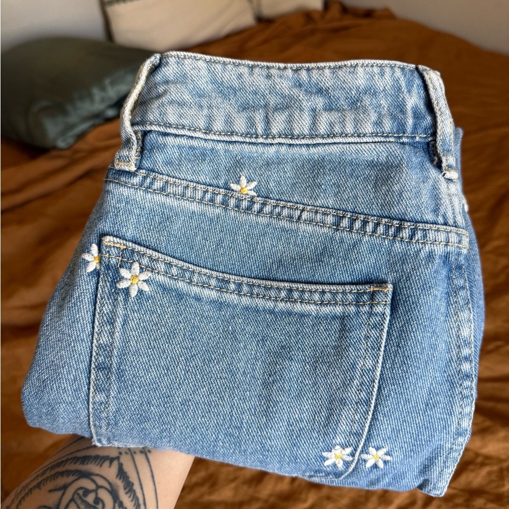 PacSun Light Blue High-Rise Mom Jeans with Daisy Embroidery